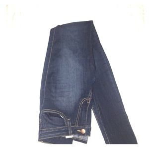 Beautiful navy,mid rise,skinny jeans!